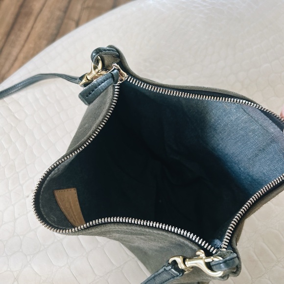 Clare V Green and Red Crossbody Bag with Stylish Design - Picture 2 of 4